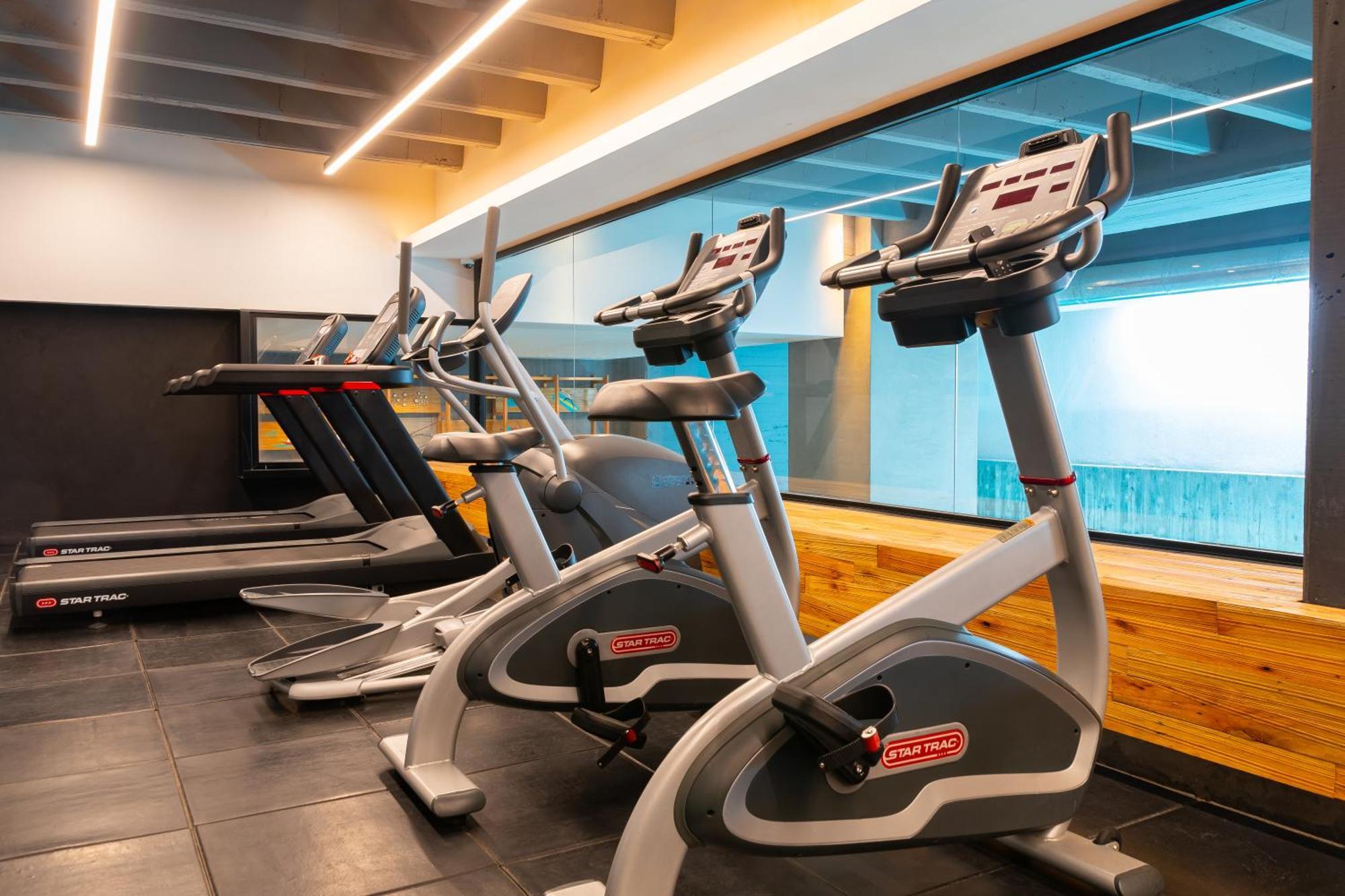 Apartamento Vista Al Mar Con Cochera, Pileta Y Gimnasio! *